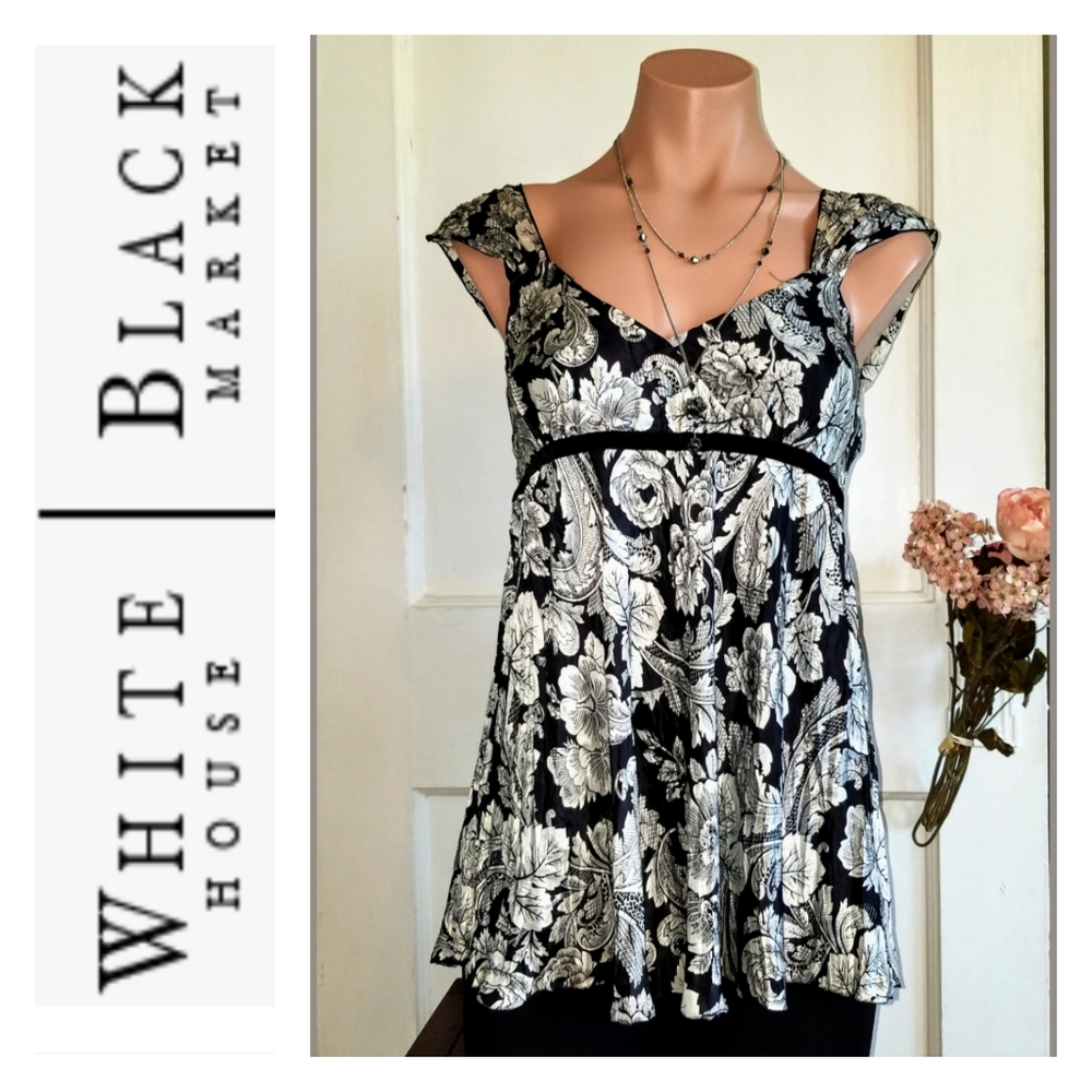 Like new White House Black Market blouse sz medium